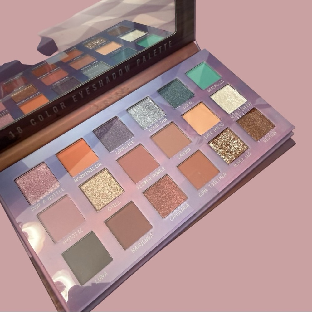 NWT MAKEUP NEBULA 18 COLOR EYE SHADOW PALETTE  WITH MIRROR - Picture 2 of 4